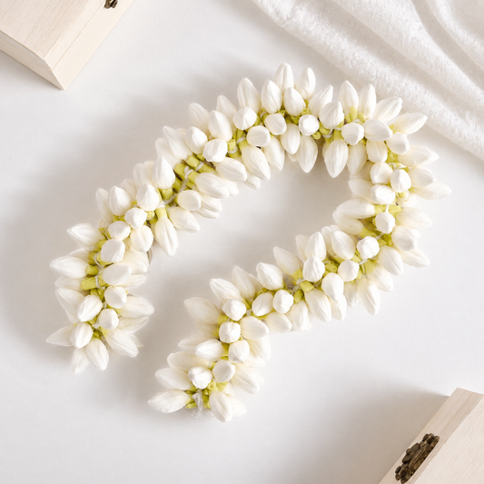 Artificial Jasmine Flower String for Hair (16 Inch) | Reusable Mallipoo / Mogra Gajra for Women | Handmade Madurai Style Bridal & Dance Hair Accessory with Storage Box