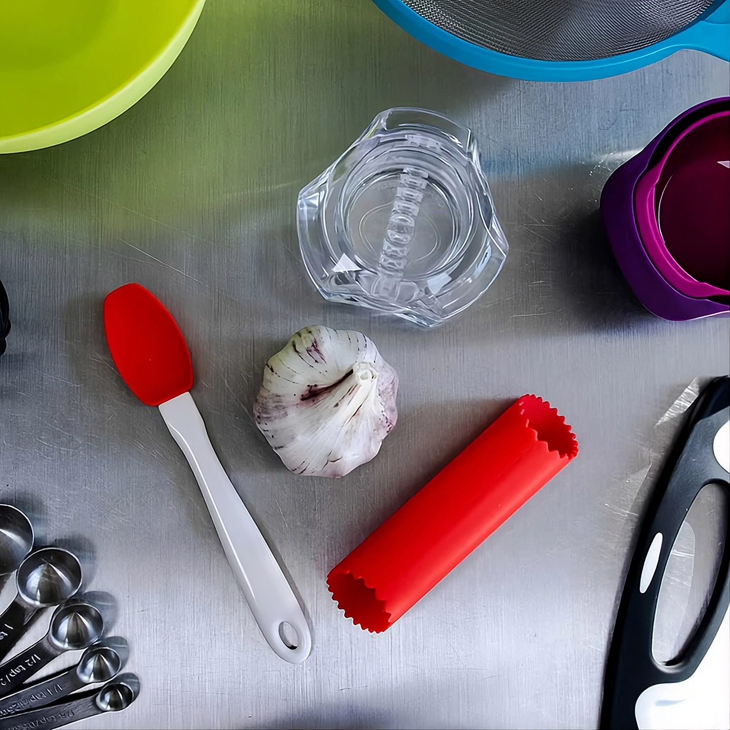 Premium Garlic Peeler Set – Food-Grade Silicone Garlic Roller with Cleaning Brush (2-Pack)