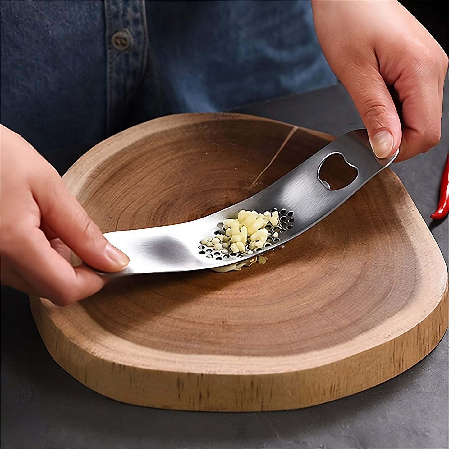 2-in-1 Garlic Rocker Mincer – Stainless Steel Garlic Press with Bottle Opener